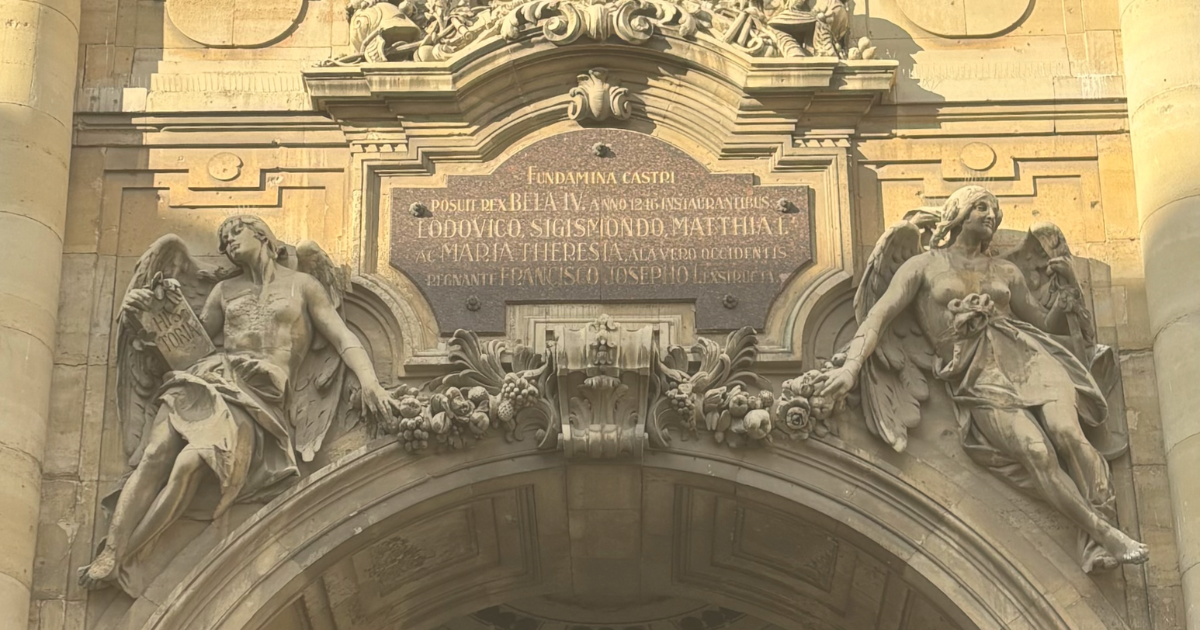 Lion's Court archway entrance